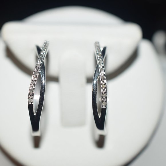 Sterling Silver Genuine Diamond Ring and Earrings. Ring size 7 - Picture 10 of 13